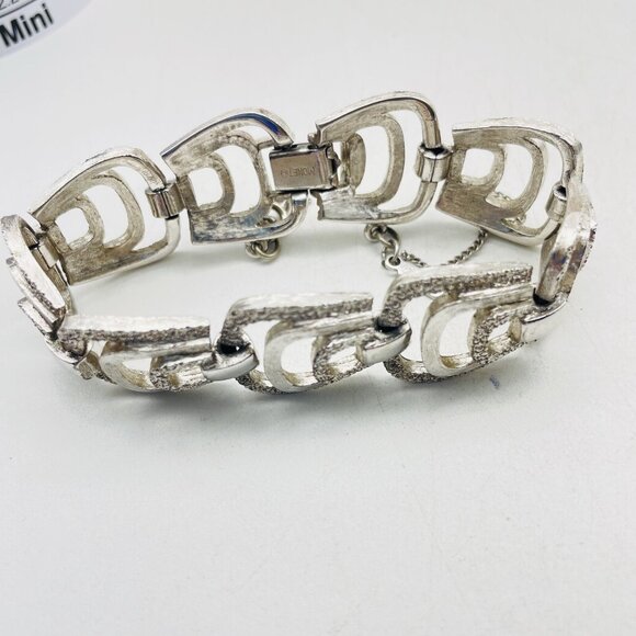 Vintage MONET Bracelet Silver Tone Link Signed Collectible READ - Picture 2 of 9